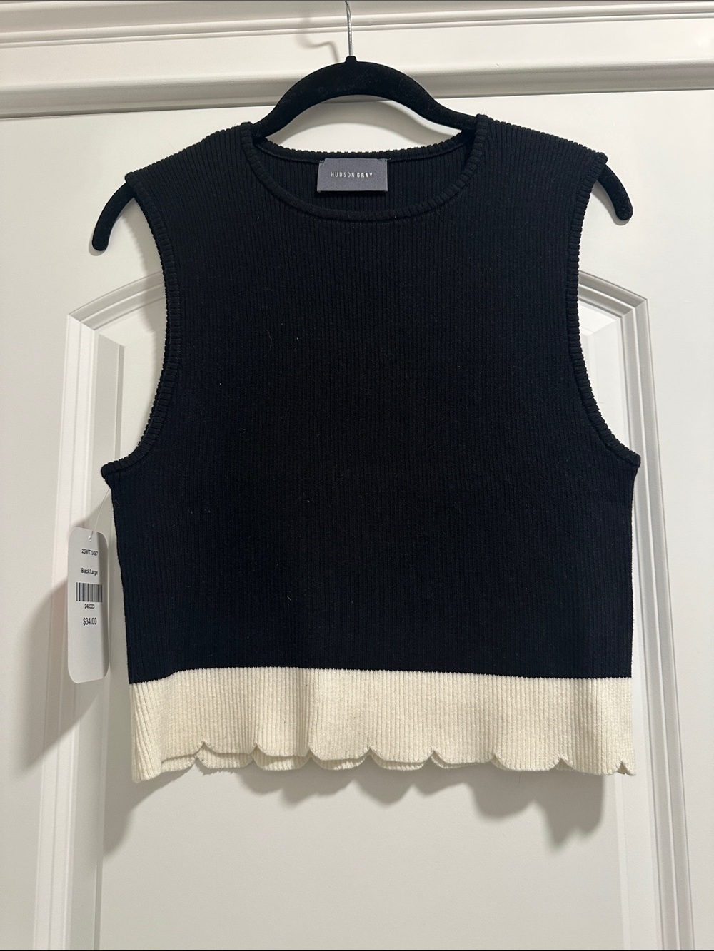 NWT Hudson Gray Black & Cream Scalloped Hem Ribbed Sweater Top